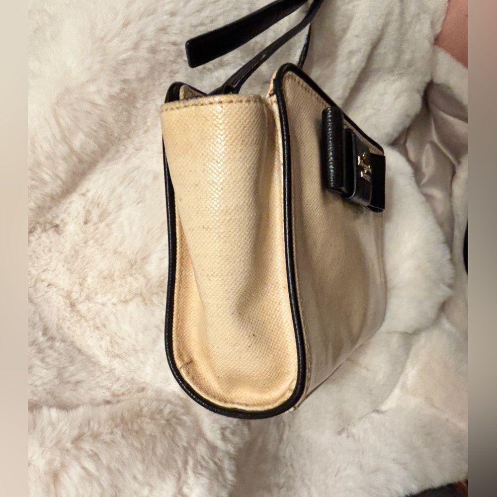 Kate Spade Black Bow on Cream Straw-like Crossbody Bag - Picture 8 of 15